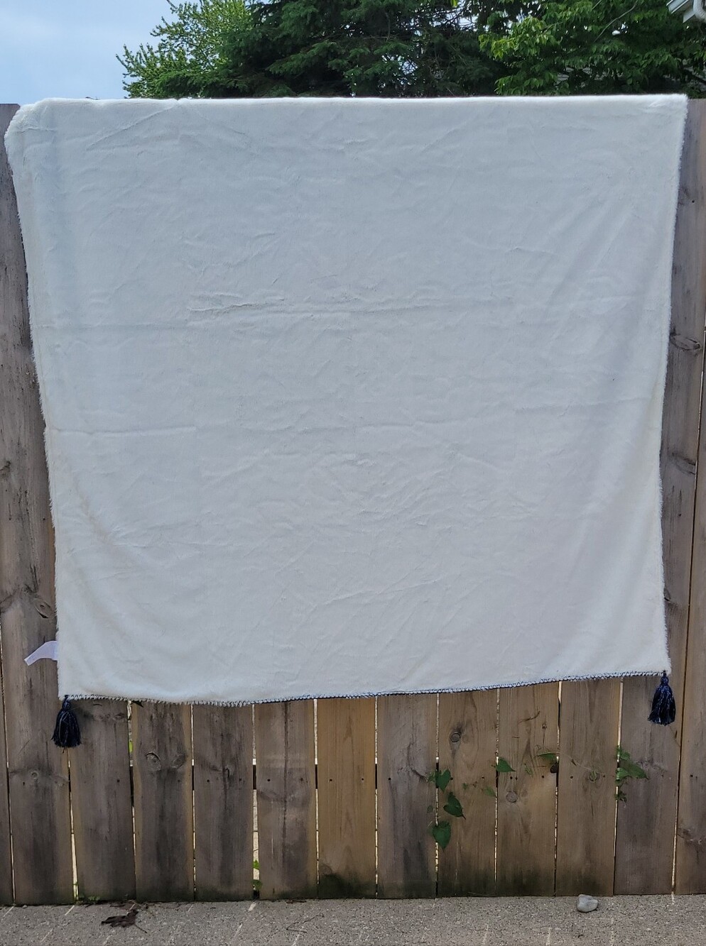 Junk Gypsy Fleece Line Throw - Picture 2 of 4